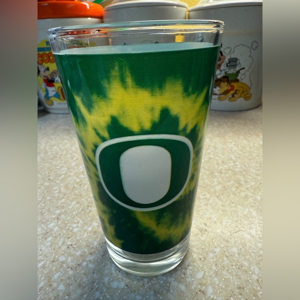Oregon Ducks U of O Green and Yellow Tie-Dye Glass with O Logo